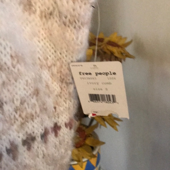 FREE PEOPLE IVORY WINTER SWEATER NWT - Picture 3 of 4